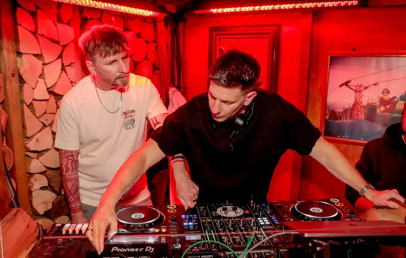 josha-easyl-800 Josha und Easy L. gemeinsam am DJ-Pult im Winterdorf Heilbronn